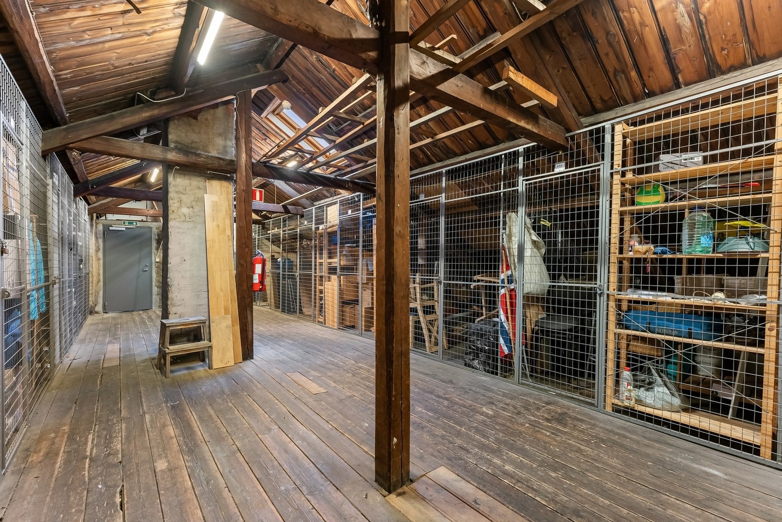 Leiligheten disponerer tre boder på henholdsvis ca. 11,7 m², 1,1 m² og 3 m². Galleribilde