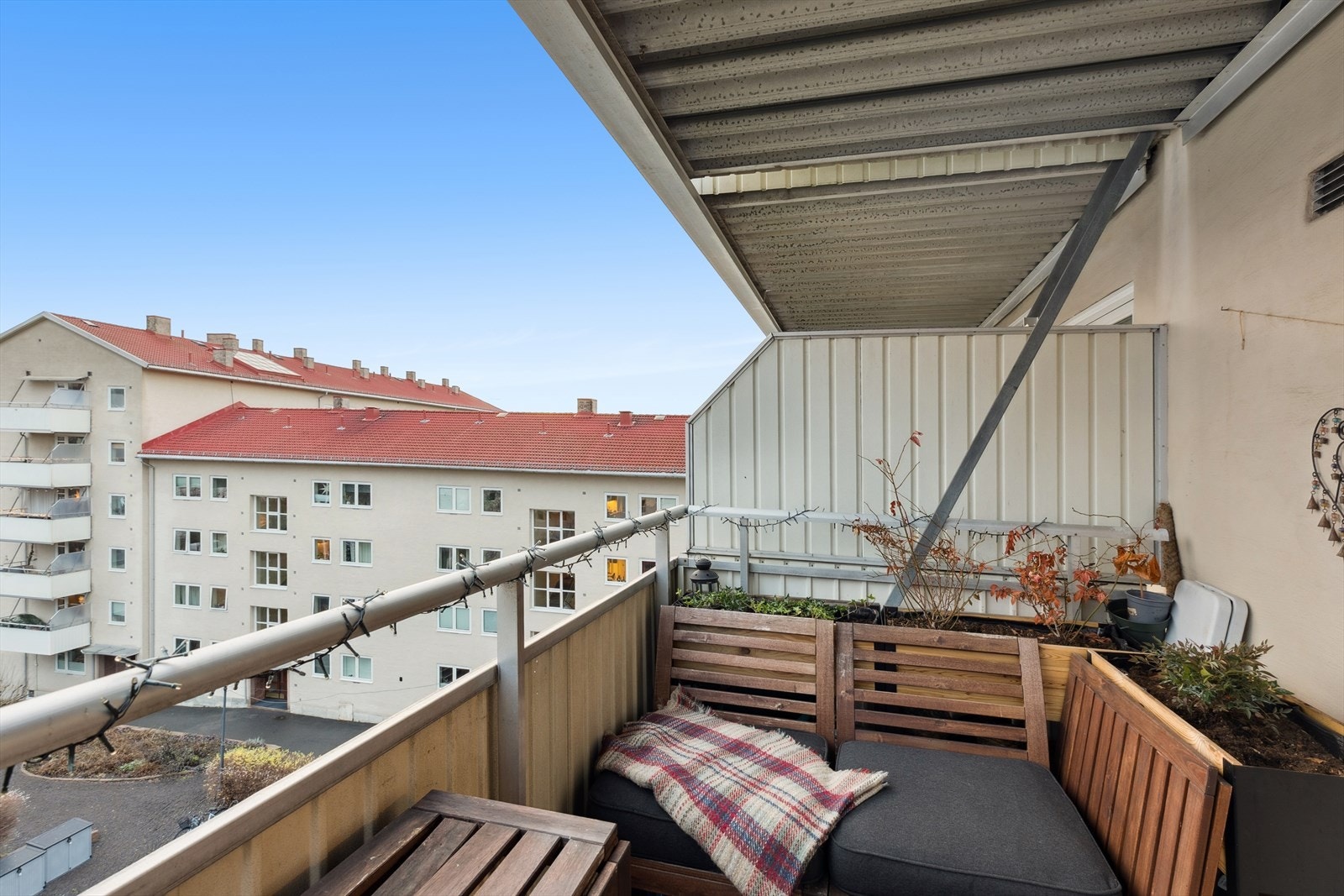 God plass til sofa/ønsket utemøbel på balkongen. Galleribilde