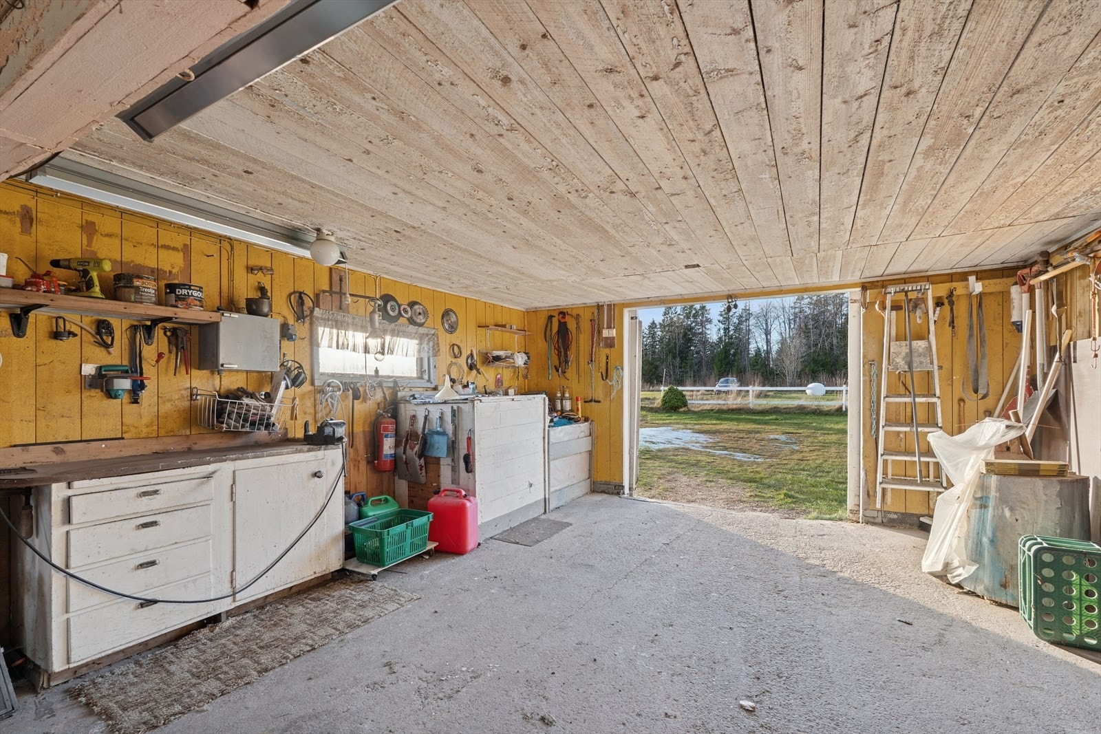 Praktisk verkstedplass, perfekt for deg som liker å fikse og skru Galleribilde