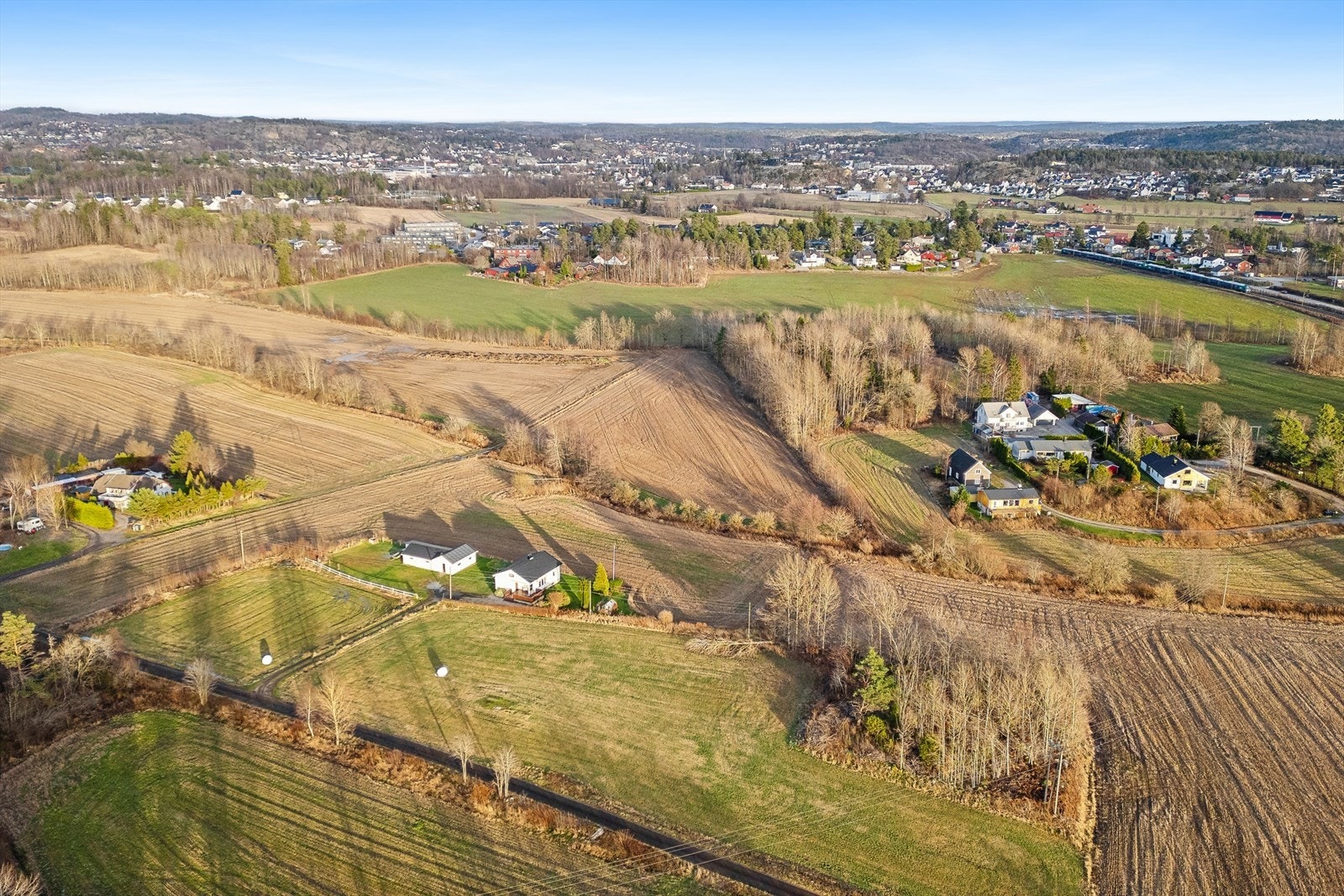 Til tross for sin landlige beliggenhet er det en kort biltur til sandefjord sentrum, dagligvarebutikker og E18 Galleribilde