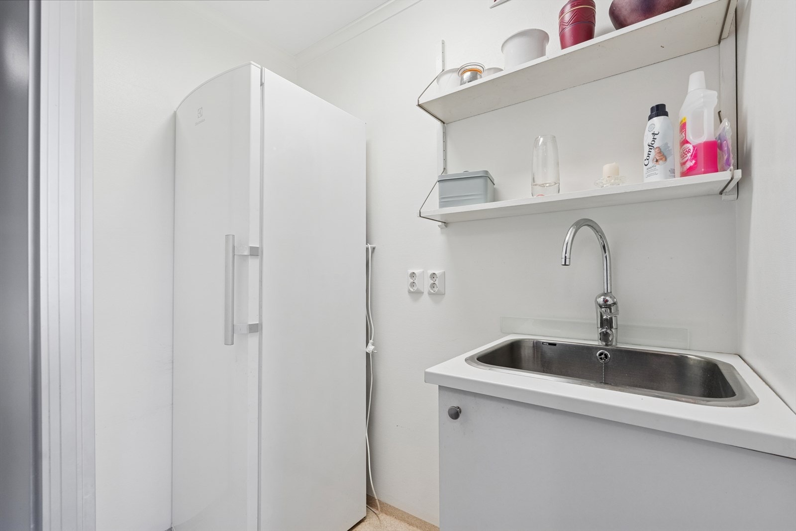 Du kan benytte dette skapet for oppvaskmaskin og tørketrommel! Galleribilde