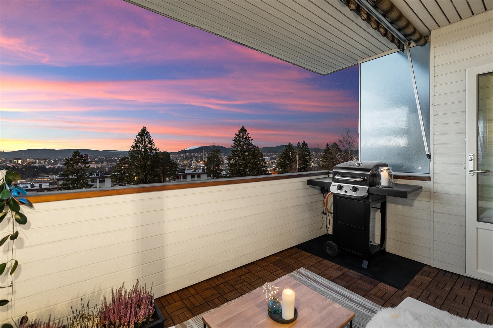 Lun og god kveldsstemning. Galleribilde