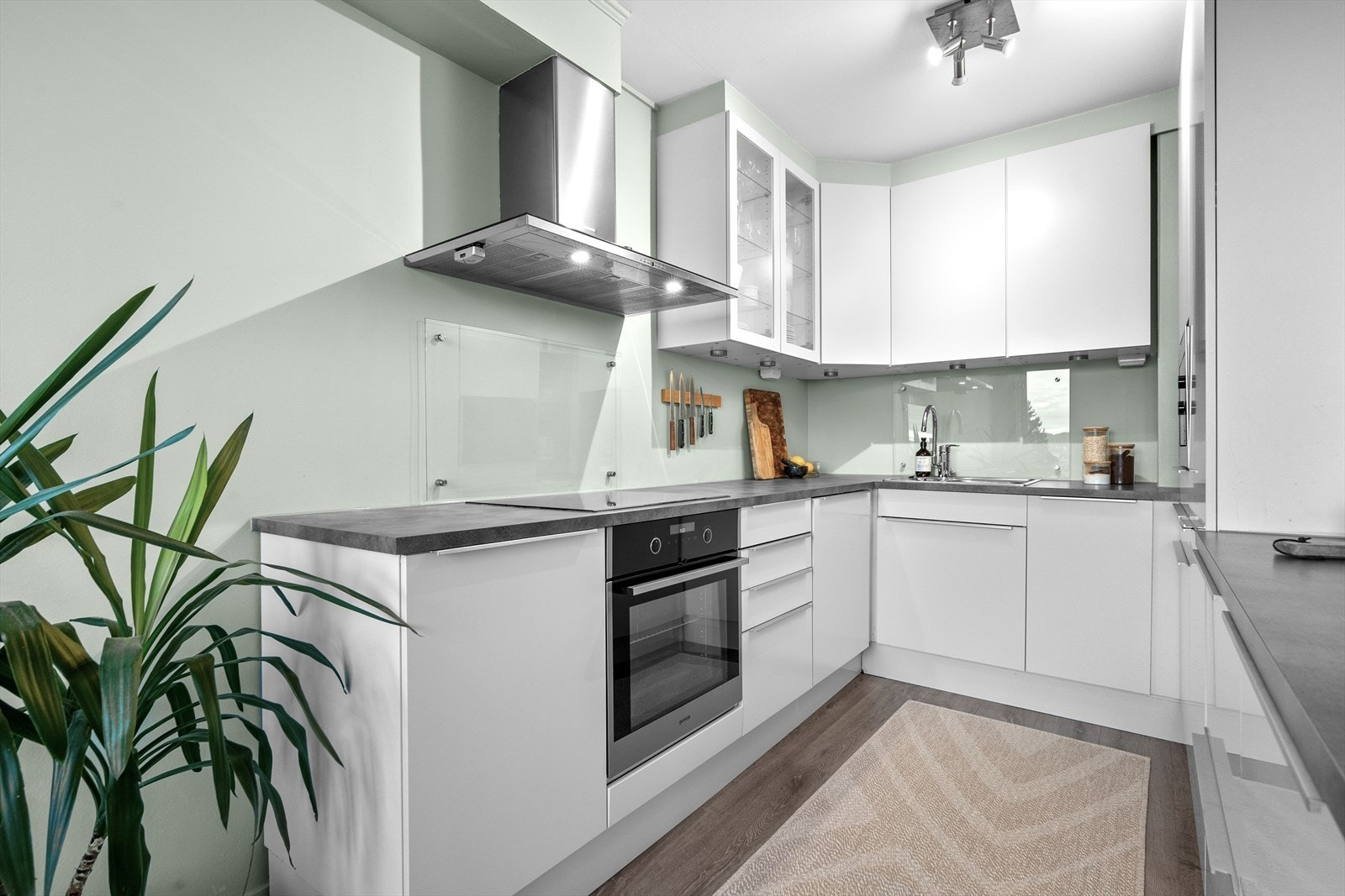 Kjøkkenet ble oppgradert i 2017 og fremstår som godt vedlikeholdt. Galleribilde