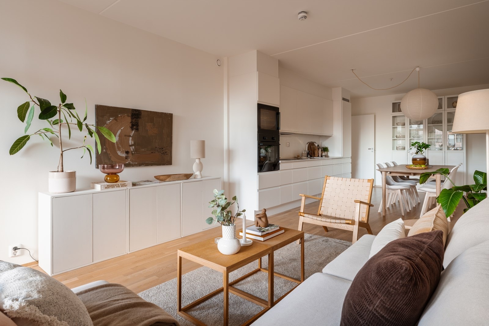 Leiligheten ligger godt til 5. etasje hvor man kan nyte gode solforhold. Galleribilde