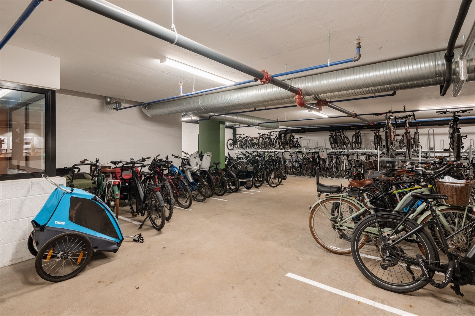 Godt med felles sykkelparkering i garasjeanlegget. Galleribilde