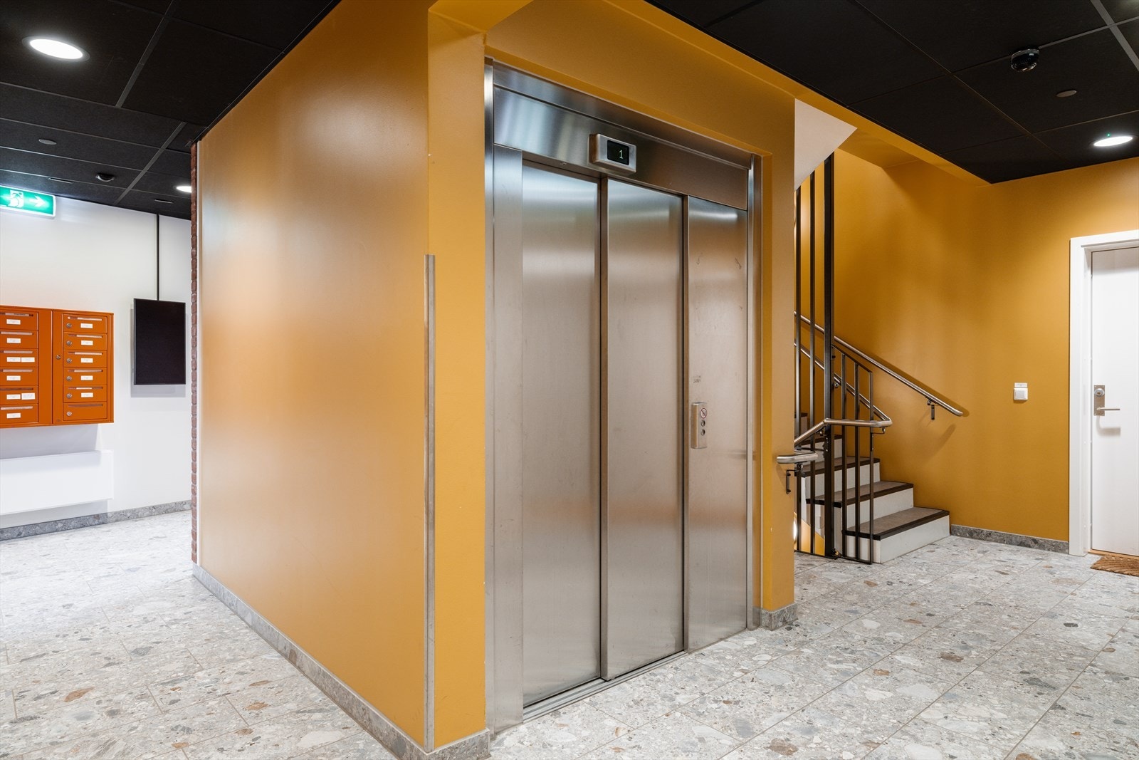 Bygget har heisanlegg med adkomst til alle plan, inkludert garasje og bod. Galleribilde