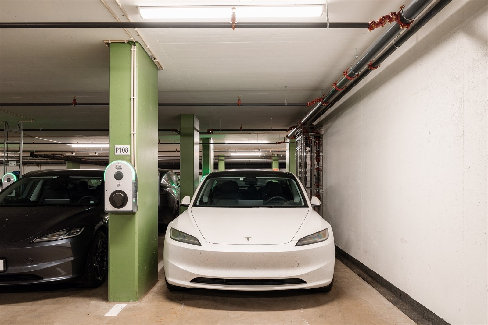 Mulighet for å kjøpe en garasjeplass på ca. 14 m² i felles garasjeanlegg med heisadkomst og elbil lader. Galleribilde