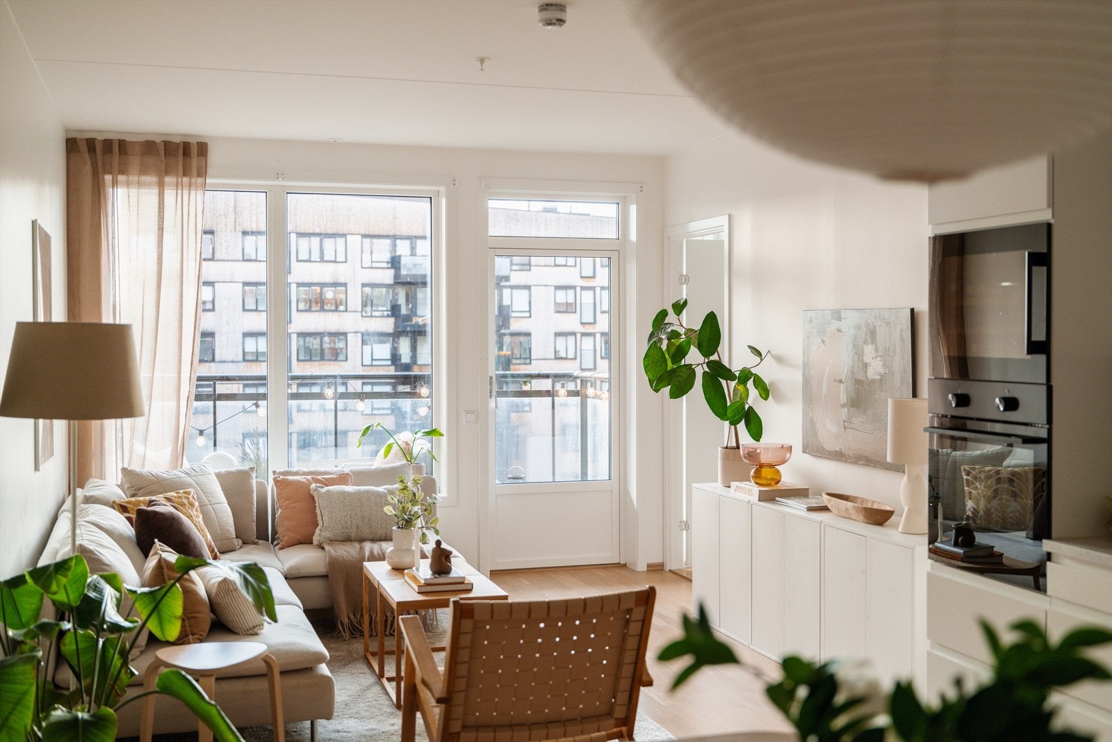 Ved innfrielse av IN-ordningen vil felleskostnadene KUN være på kr. 4 671,- som inkluderer fjernvarme, kommunale avgifter og internett m.m. Galleribilde