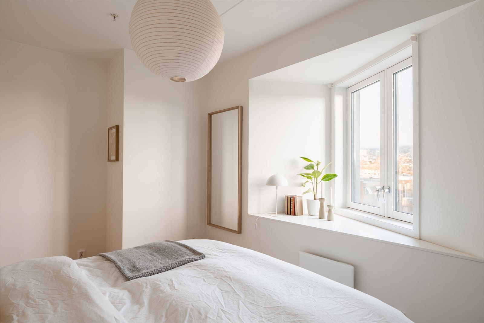 Den dype vinduskarmen gir en fin detalj og ekstra avlastningsplass. Galleribilde