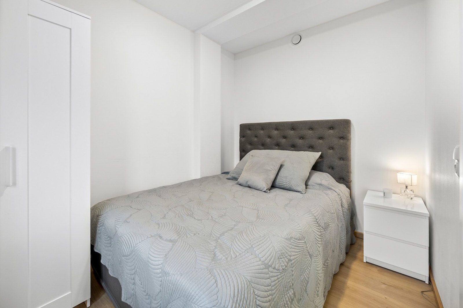 Soverom 2 passer perfekt som barnerom, gjesterom eller hjemmekontor - alt etter eget ønske og behov. Galleribilde