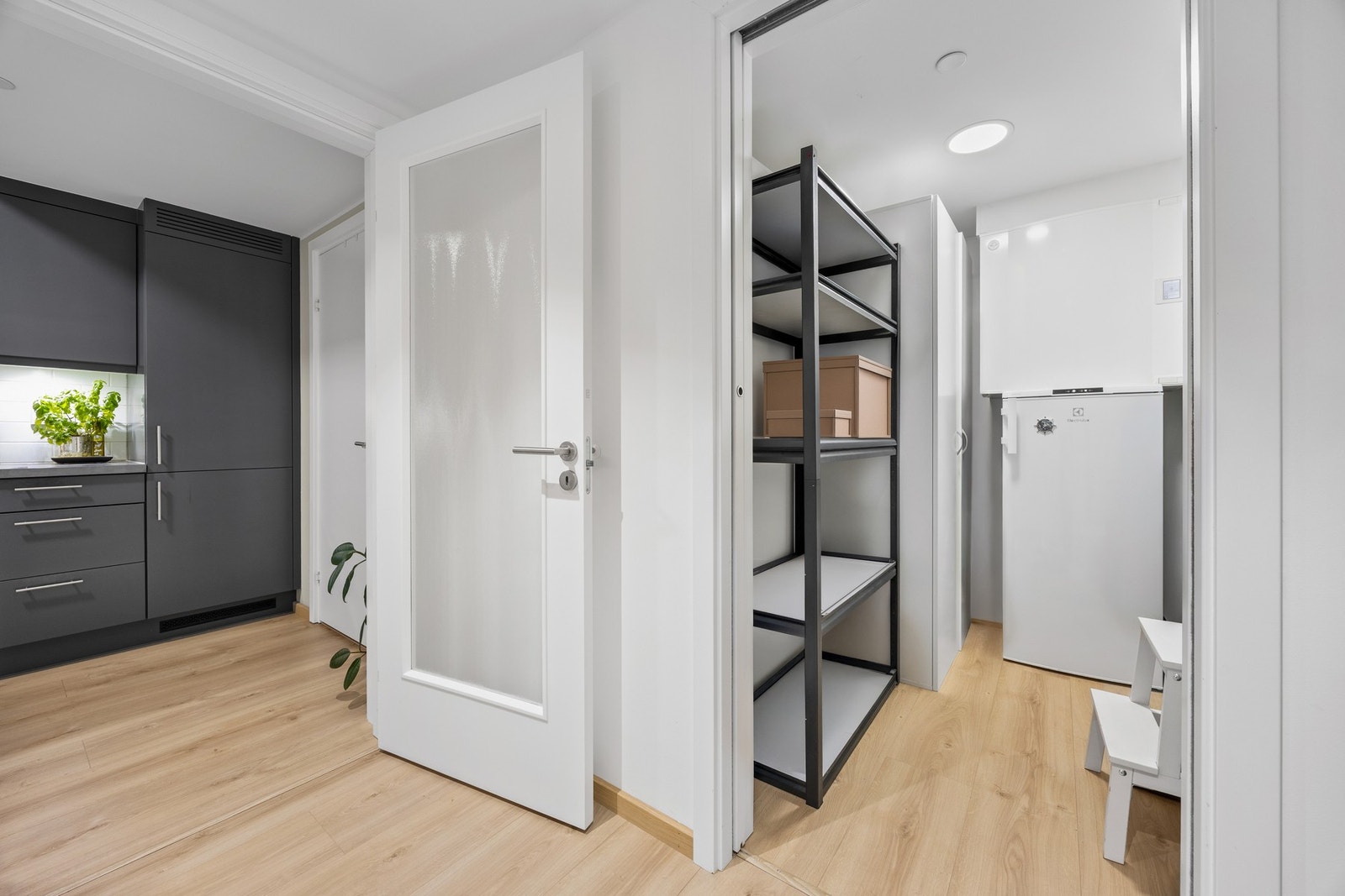 Praktisk innvendig bod. Galleribilde