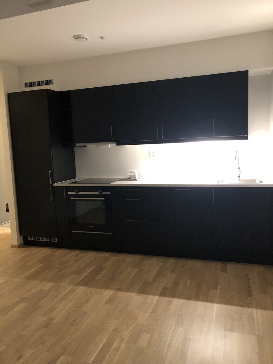 Svart HTH-kjøkken. Galleribilde