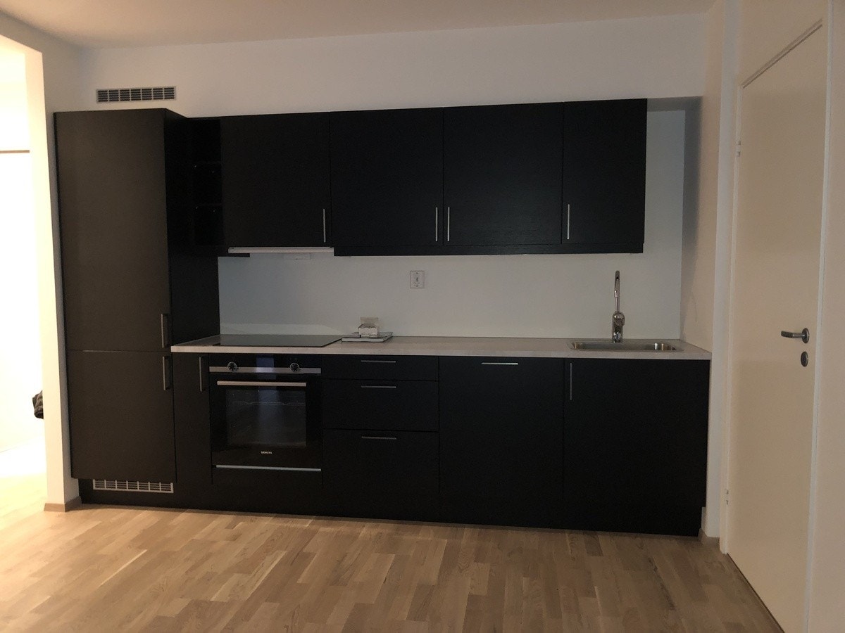 Svart HTH-kjøkken. Galleribilde