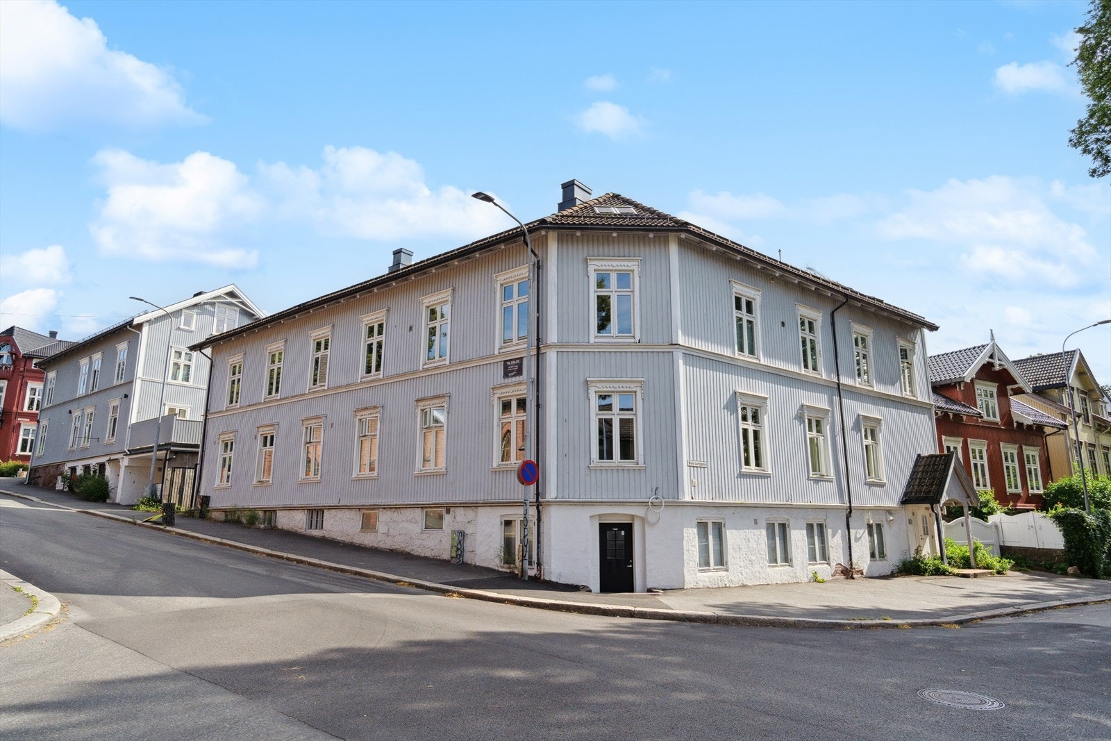 Leiligheten ligger i borettslagets nyere del, oppført i 2011. Her bor du moderne og sentralt - med mulighet for å søke om beboerparkering fra Tønsberg kommune Galleribilde