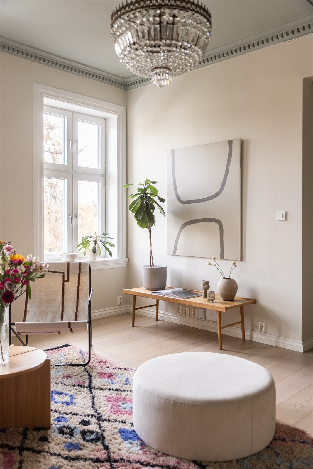 Store, lyse vegger passer perfekt til kunst, reoler eller hva du måtte ønske! Galleribilde