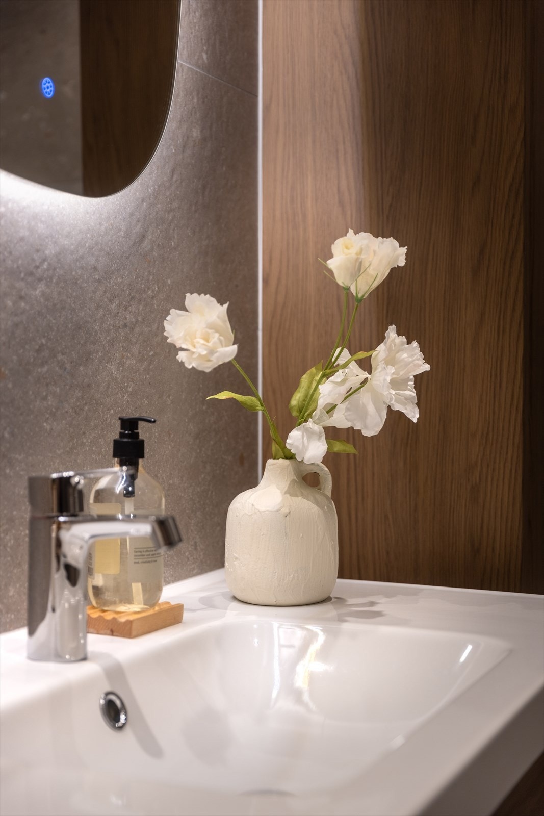 Nytt speil, vask og blandebatteri i 2025 Galleribilde