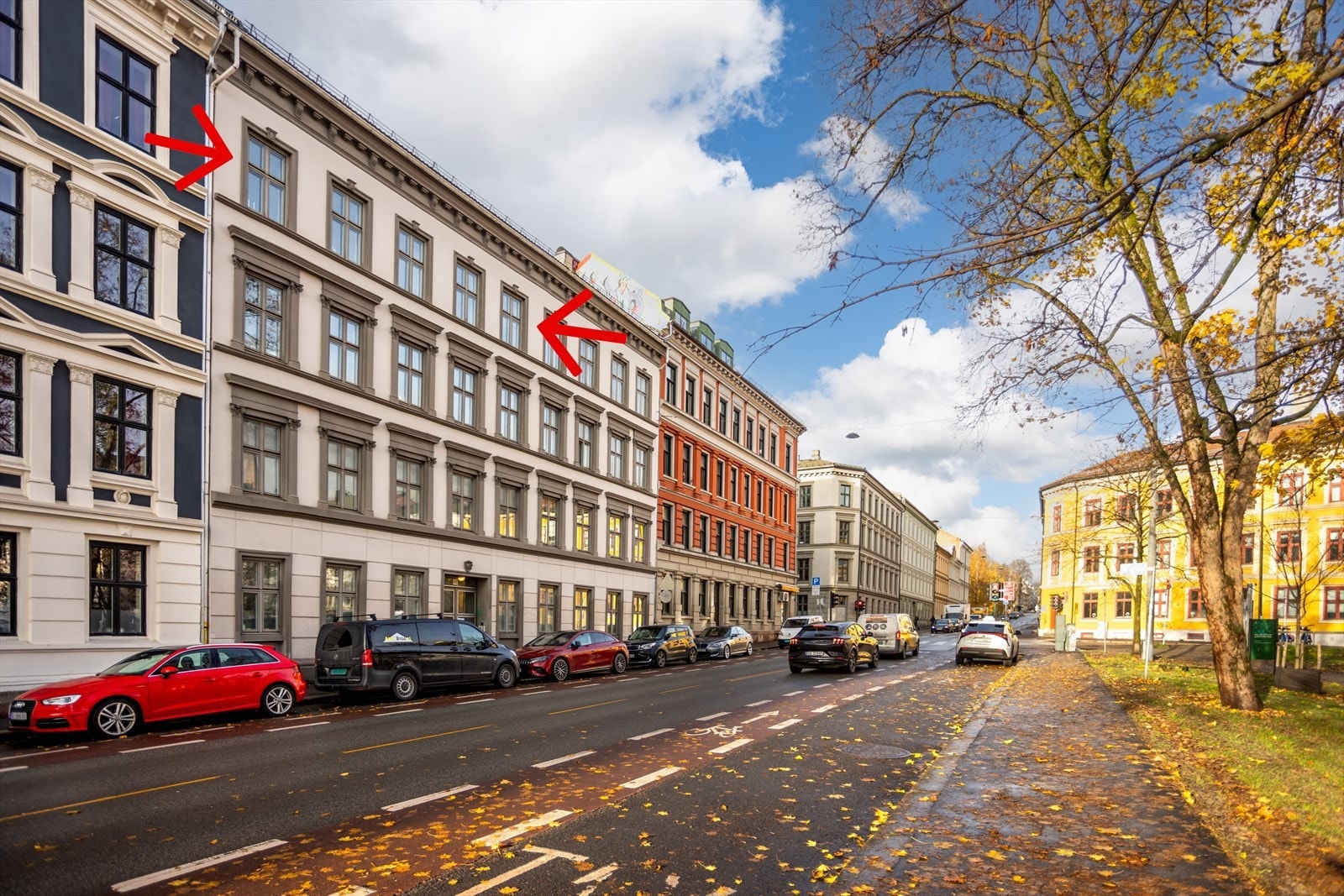 Toftes gate med nyere sykkelsti, leiligheten ligger i bygårdens 4.etasje Galleribilde