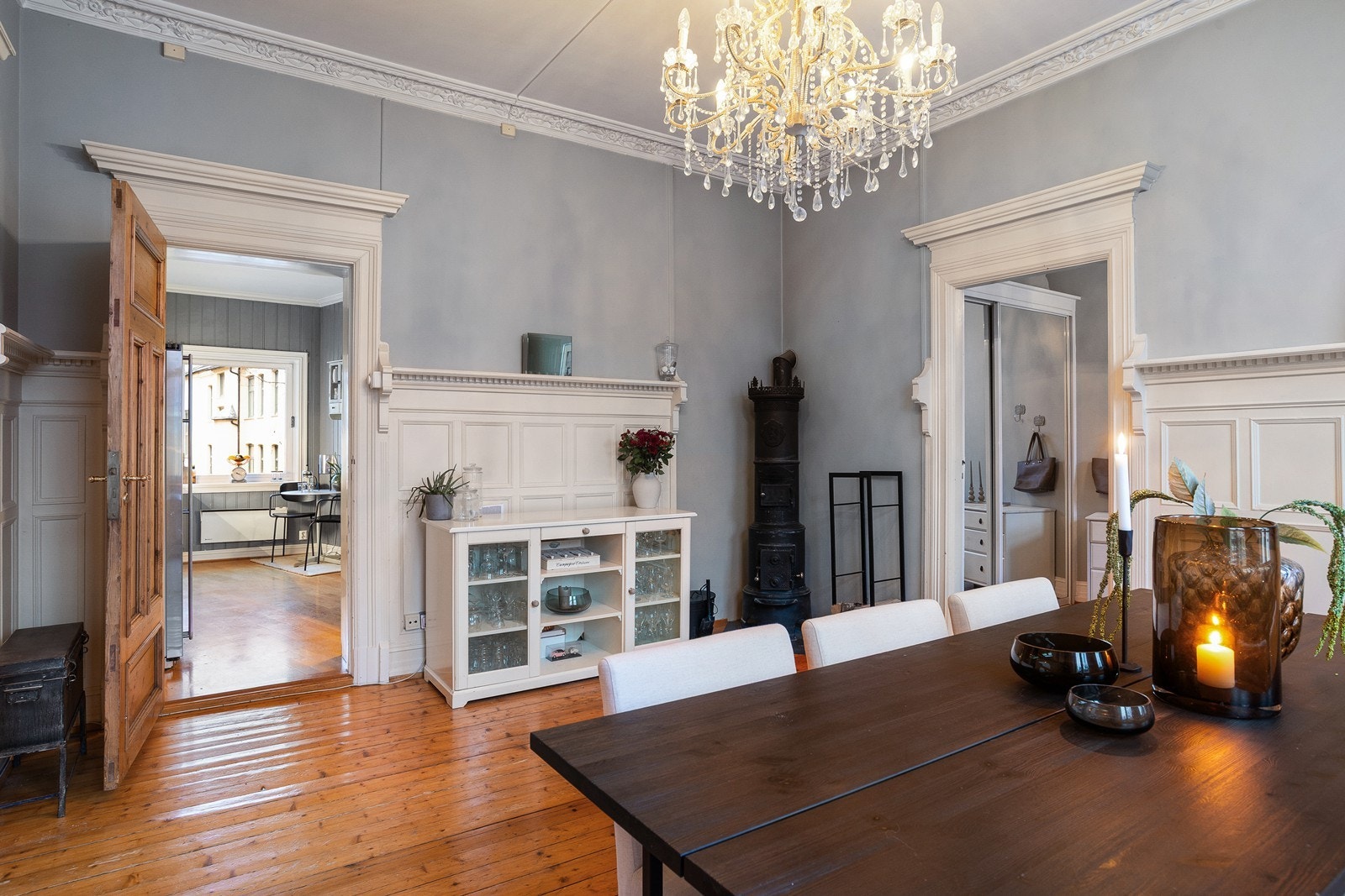 Dette er en bolig med meget stort potensial - perfekt for deg som ønsker å skape ditt eget uttrykk i en klassisk ramme Galleribilde