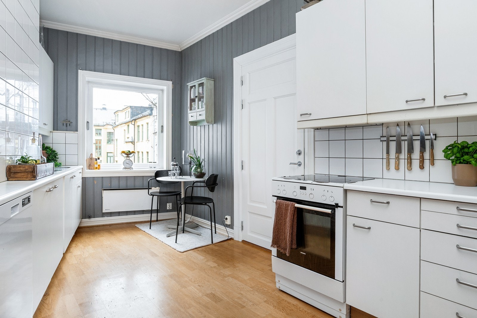 Kjøkkenet ligger separat og vender mot bakgården Galleribilde