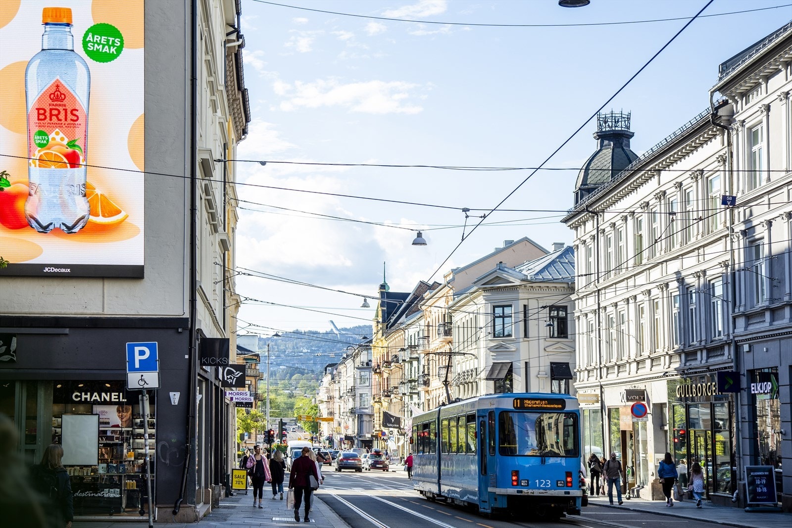 Kollektivtilbudet er utmerket med buss, trikk og T-bane, og Majorstukrysset ligger kun 650 meter unna. Galleribilde