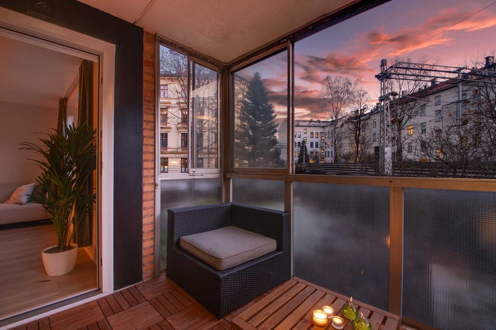 Innglassingen gjør at du kan bruke balkongen fra tidlig vår til sen høst. Galleribilde