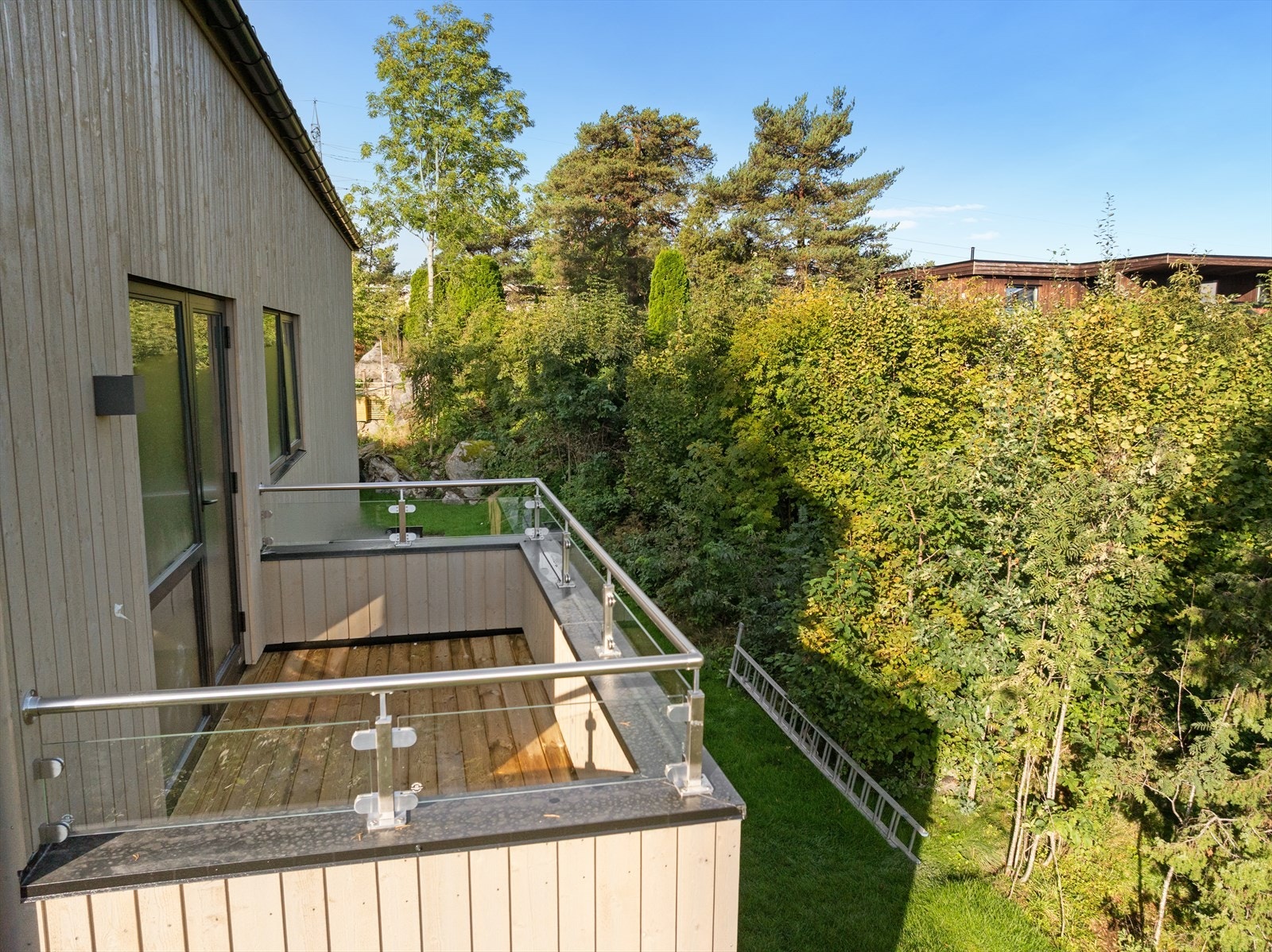 Fra soverommet er det utgang til balkong på ca. 4,6 kvm. Galleribilde