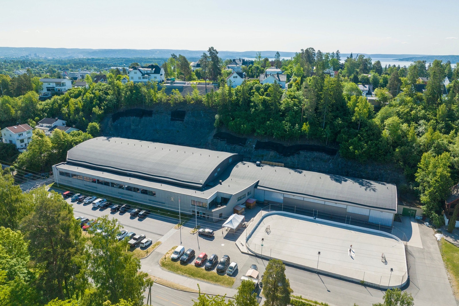 Kort gangavstand til Jar ishall Galleribilde