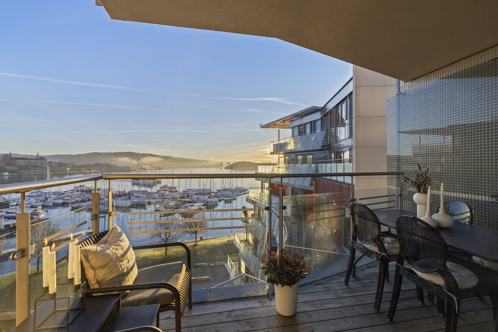 På balkongen er det morgen- og formiddagssol. Galleribilde