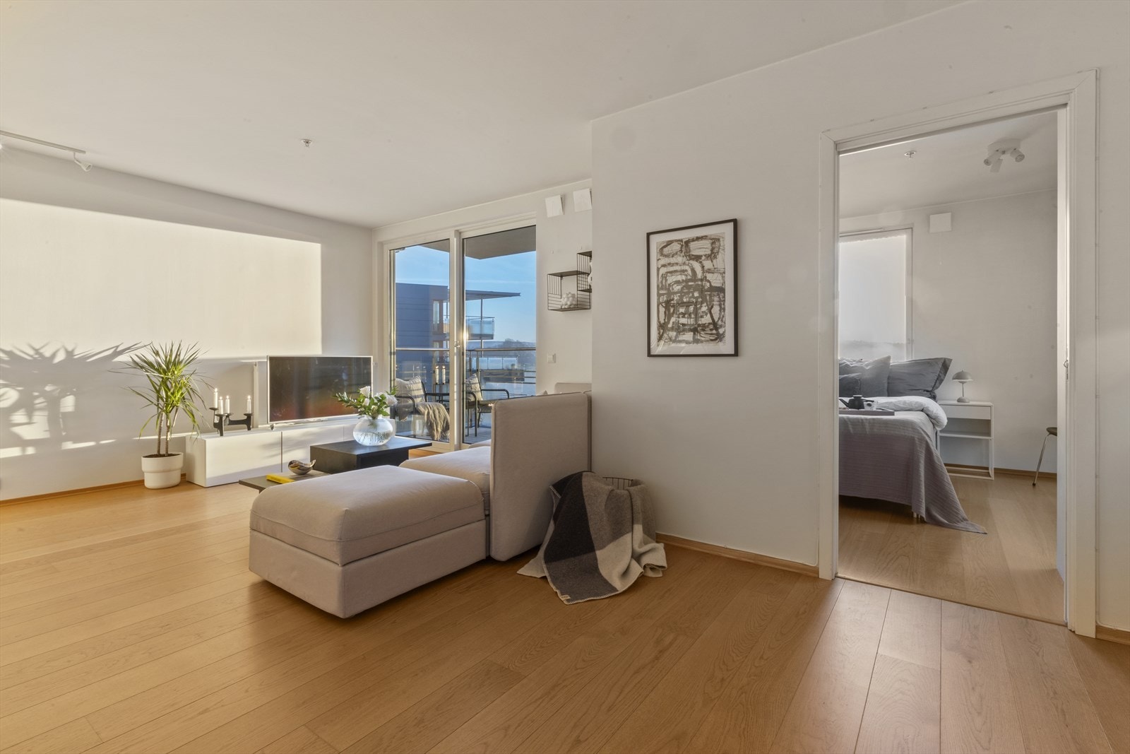 Stue sett mot soverom. Galleribilde