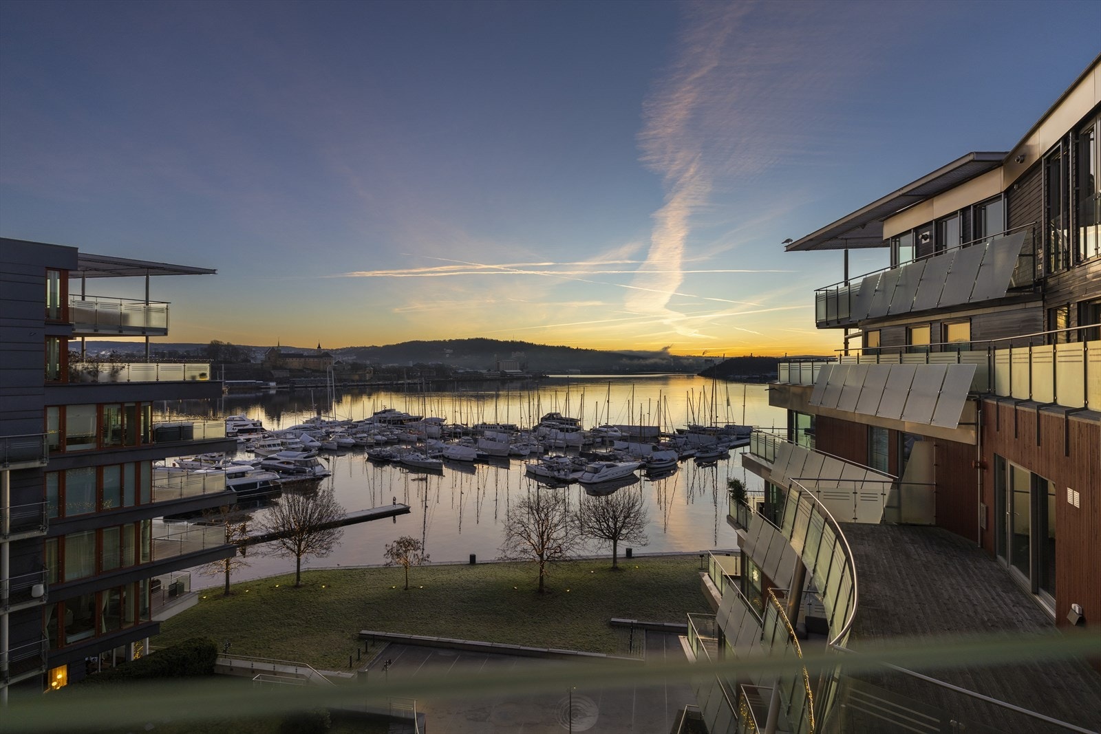 Både vinter- og sommerstid er det nydelige soloppganger som kan sees fra leiligheten. Galleribilde