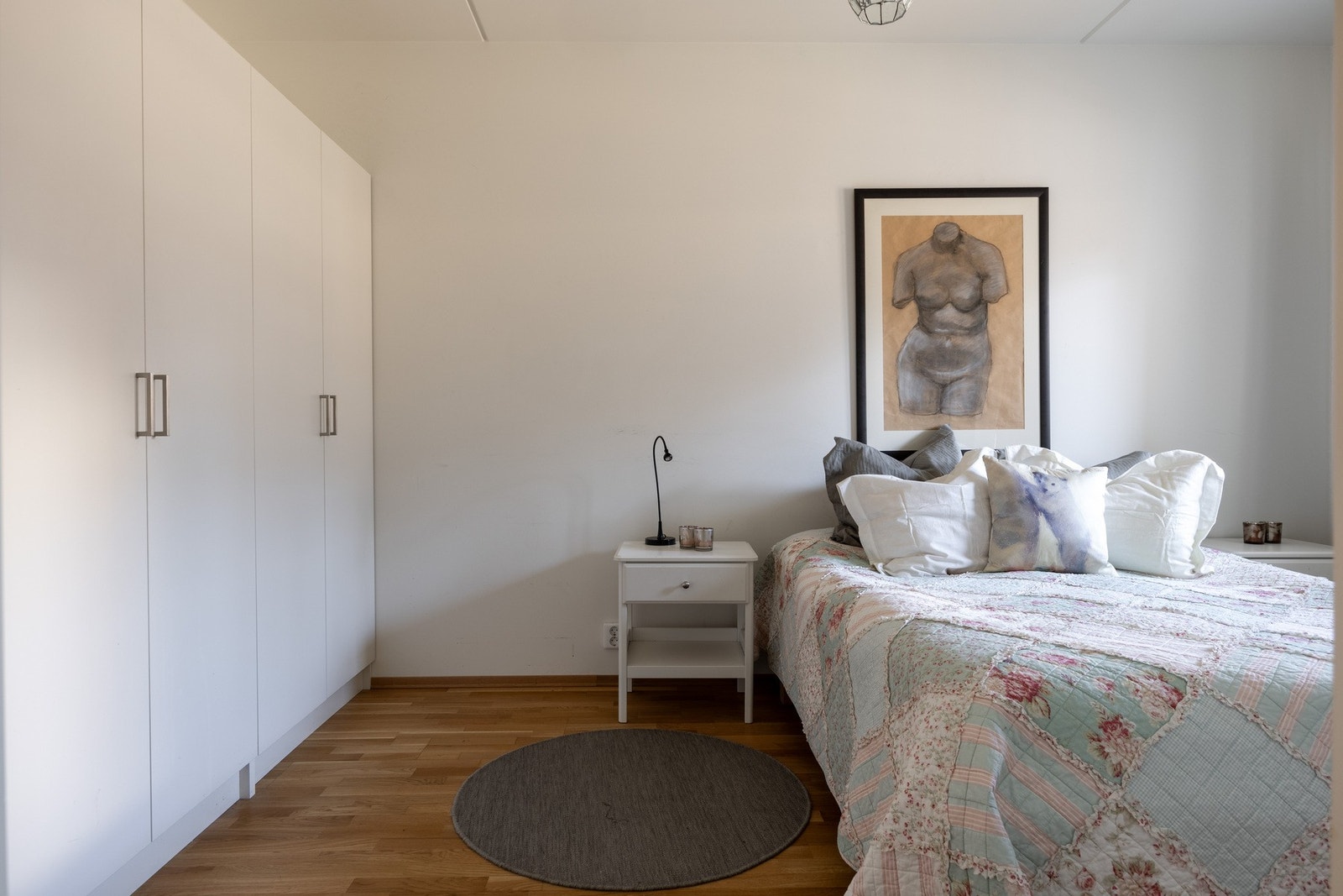 Leiligheten har totalt tre romslige soverom. Galleribilde