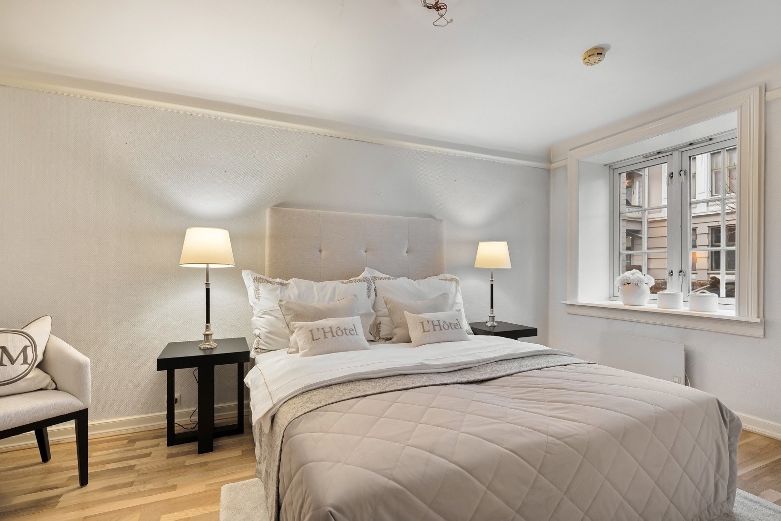 Boligens andre soverom er også av god størrelse, med god muligheter for å møblere etter eget ønske. Galleribilde