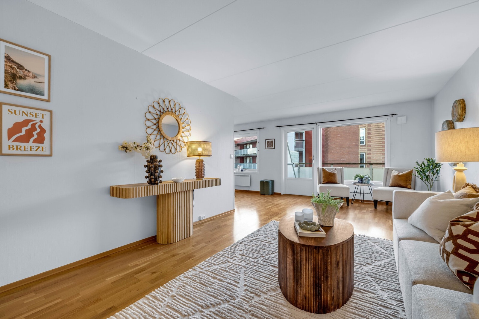 Solrik balkong, fast parkeringsplass med elbillader og enkel trappefri adkomst med heis Galleribilde