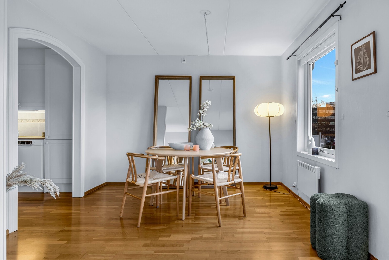 Kan enkelt bygges om til 4-roms med 3 soverom (se alternativ plantegning) Galleribilde