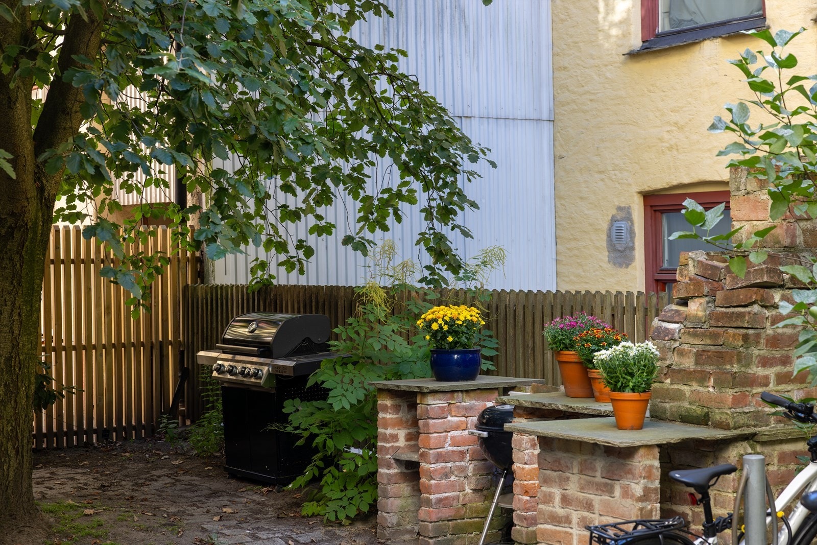 Borettslaget byr på en skjermet og lukket bakgård til glede for beboerne Galleribilde