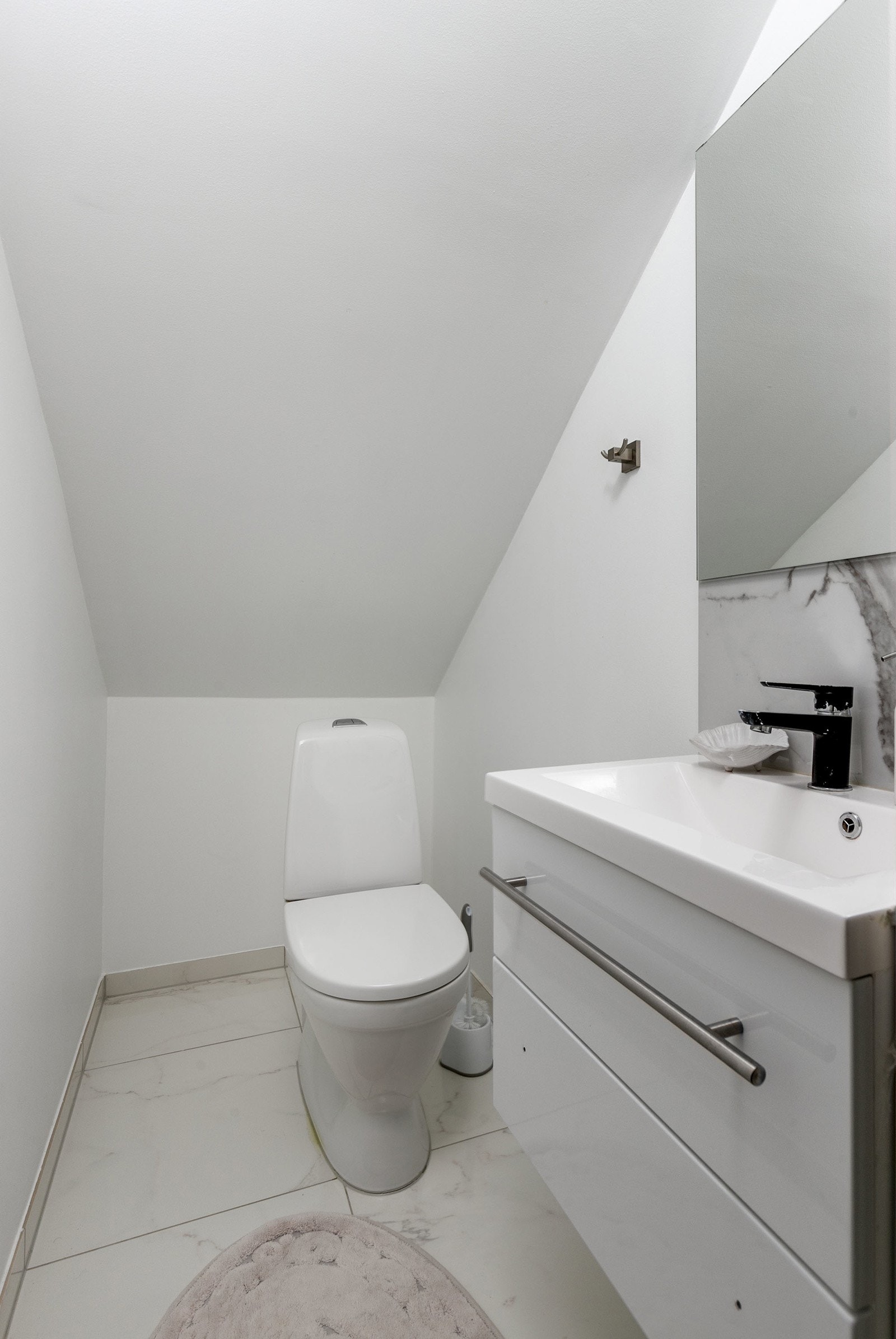 Separat wc i loftsetasjen. Galleribilde