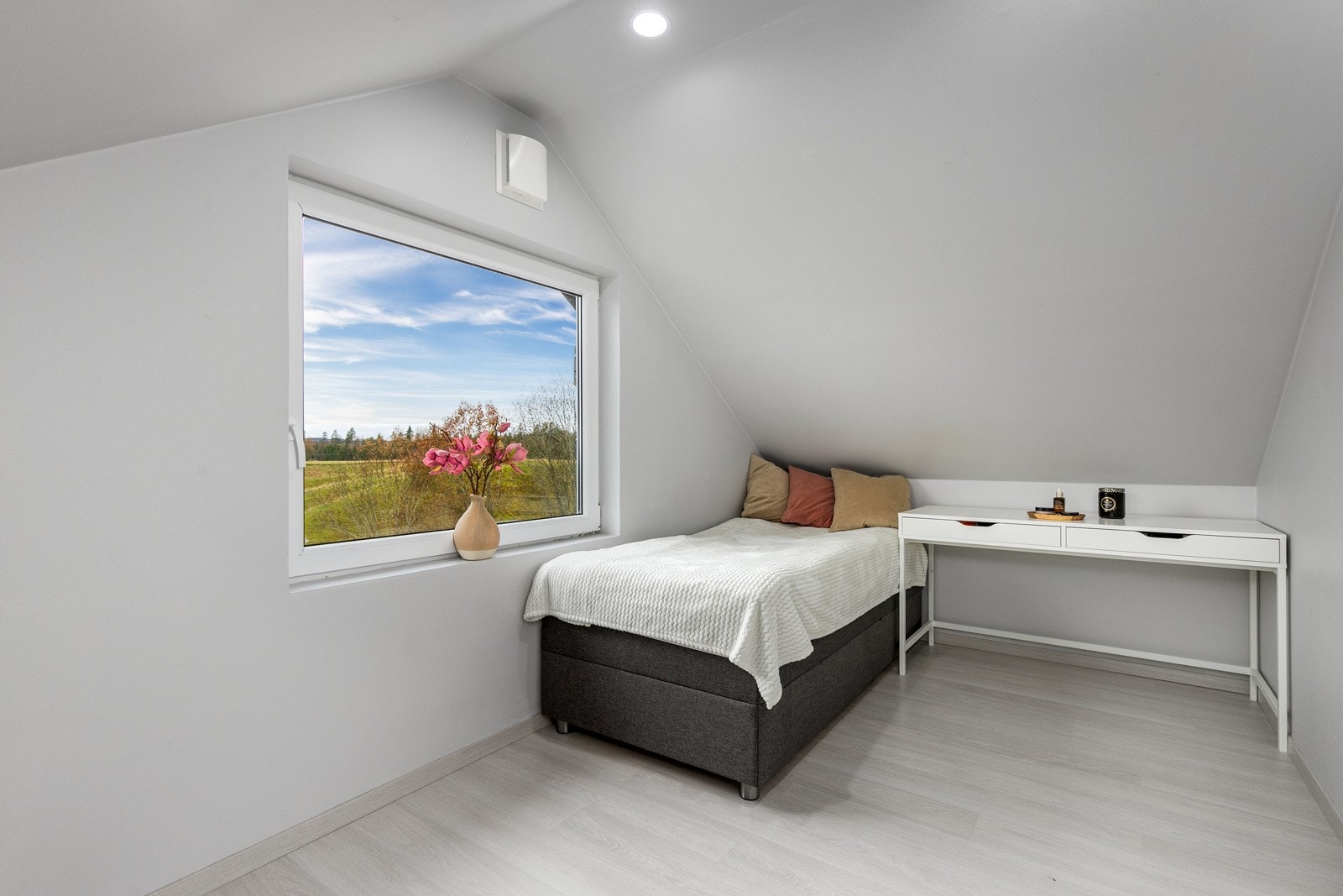 Innredet rom i loftsetasjen. (Rommet er ikke godkjent til varig opphold) Galleribilde