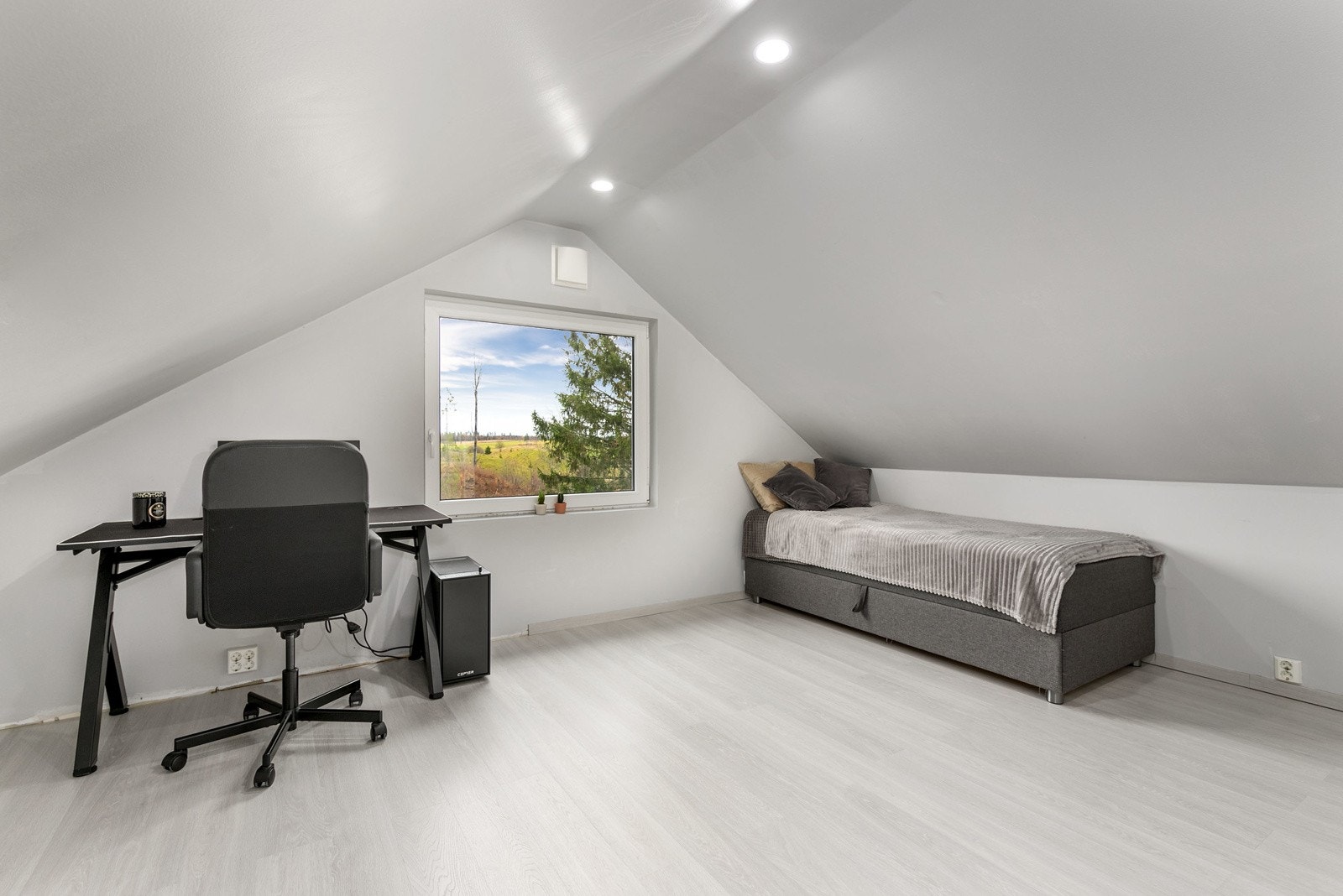 Innredet rom i loftsetasjen. (Rommet er ikke godkjent til varig opphold) Galleribilde