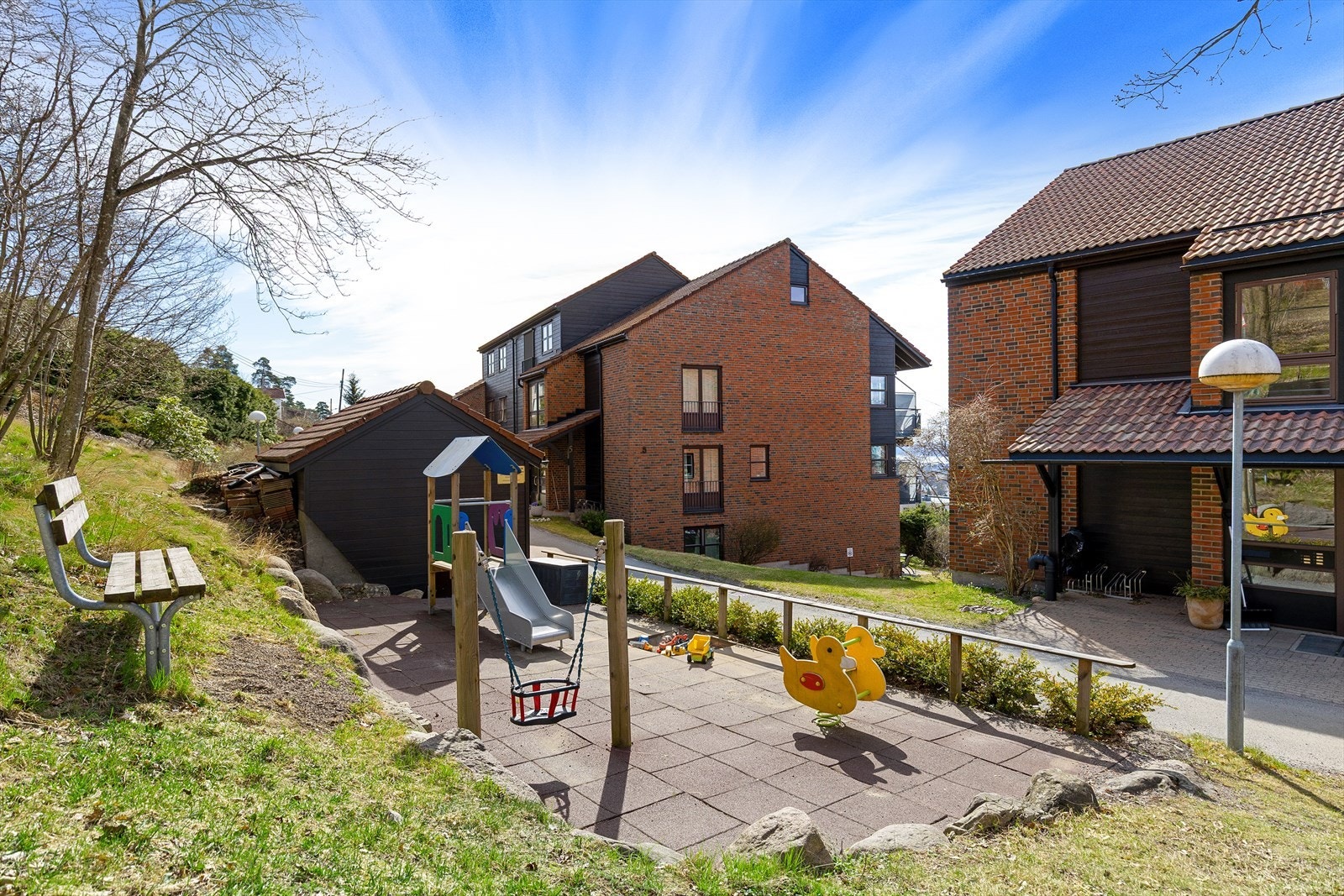 Lekeplass for de små i borettslaget Galleribilde