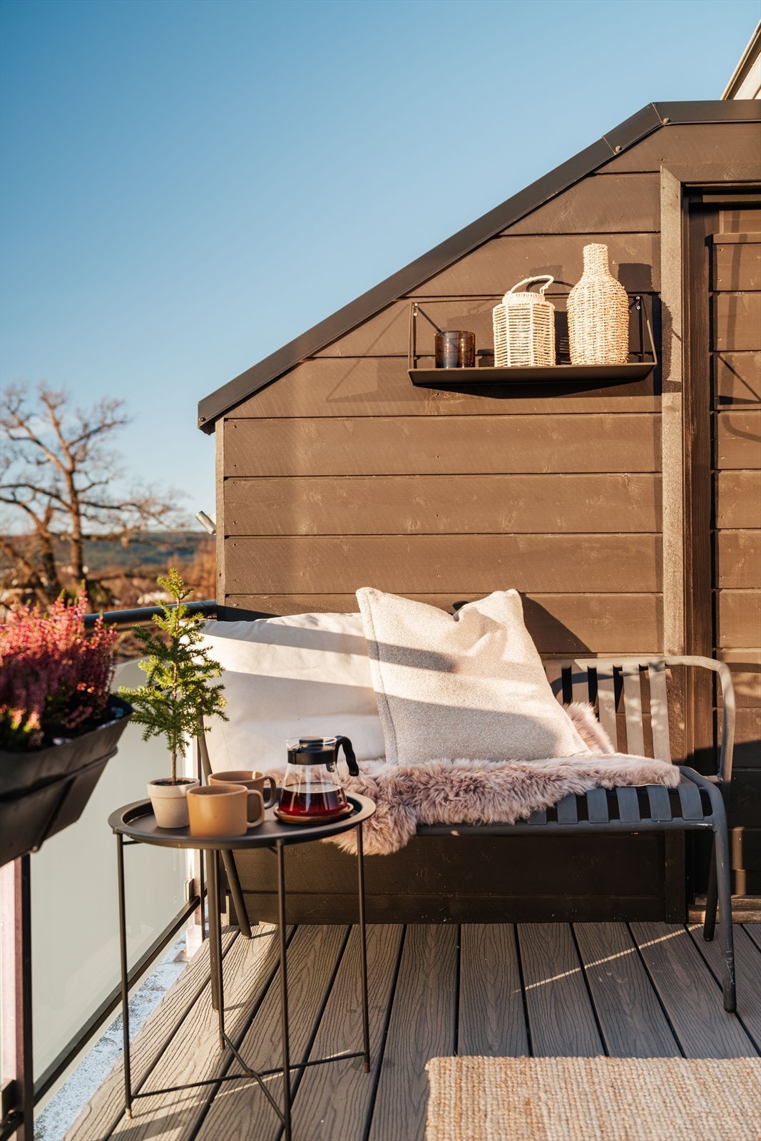 God plass til å innrede med sittegruppe og grill Galleribilde