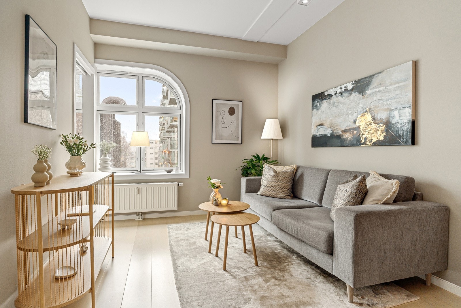 Dette er en strøken 2-roms leilighet med en svært attraktiv og sentral beliggenhet ved Alexander Kiellands plass og Akerselva. Galleribilde