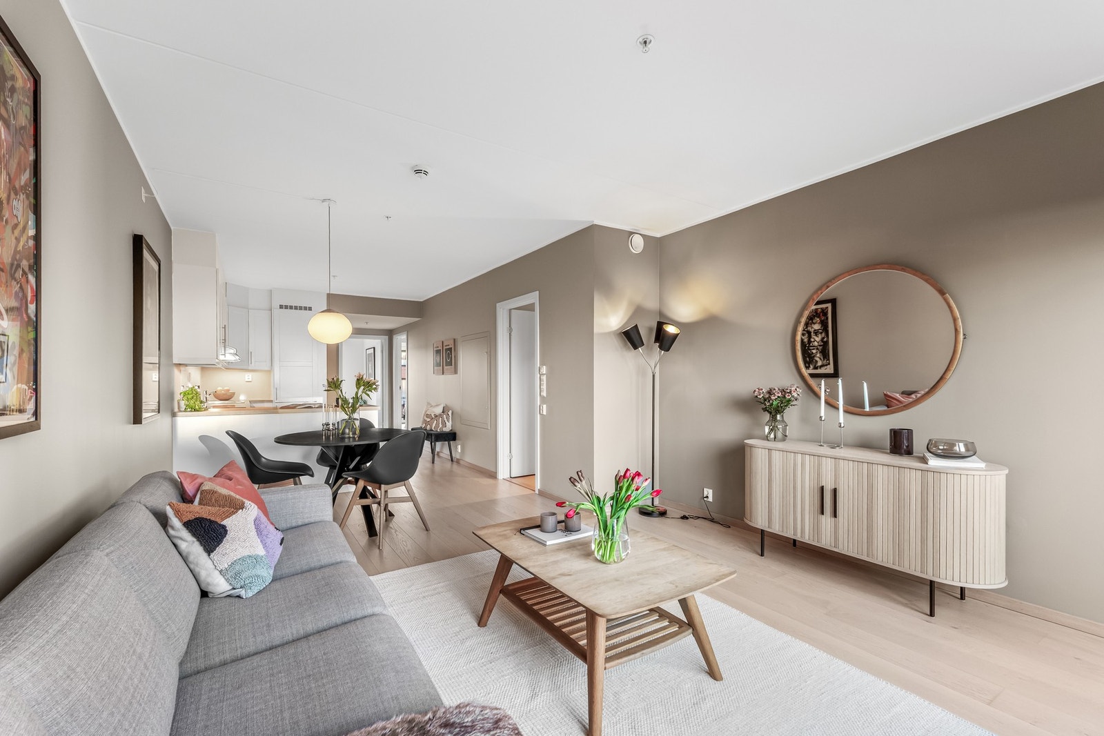 Det er vannbåren gulvvarme i alle rom foruten soverom og bod Galleribilde