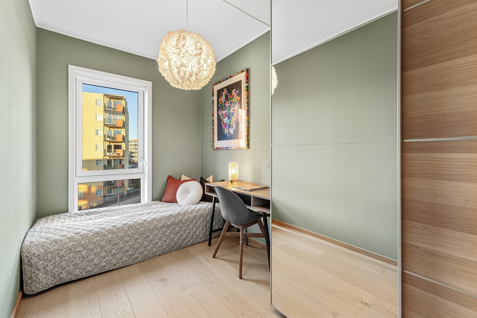 Soverom 3 holder også fin størrelse og passer perfekt til gjesterom, barnerom, kontor eller i kombinasjon Galleribilde