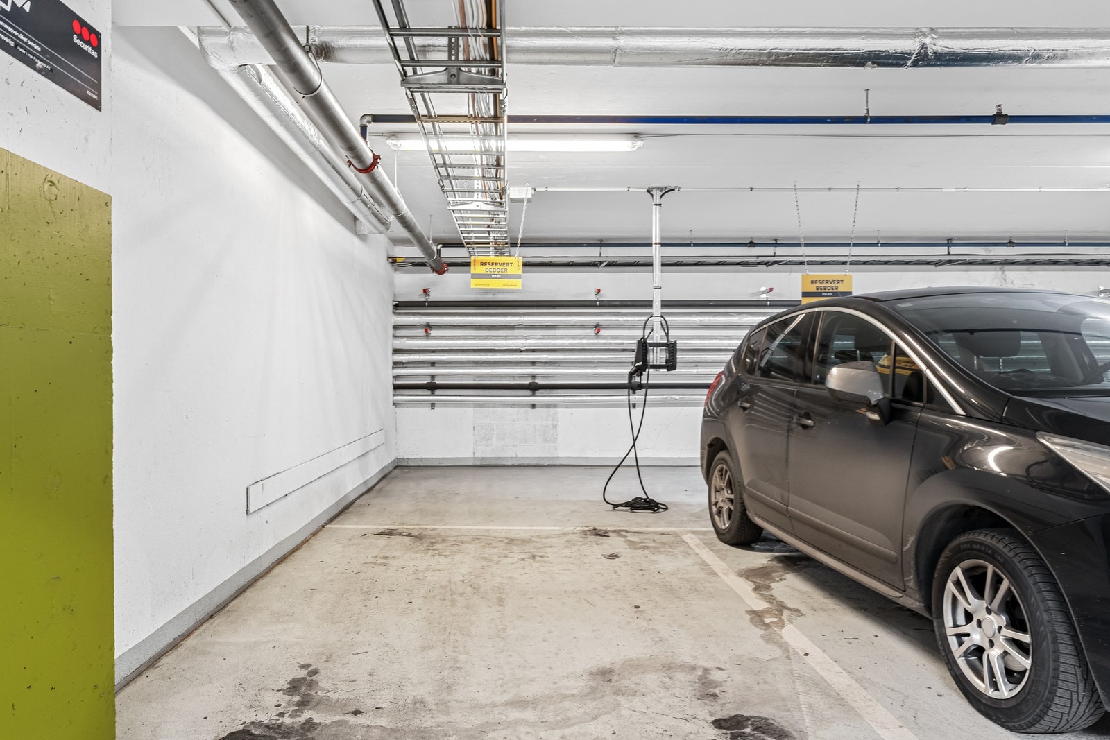 Garasjeplass med EL-lader medføger. Det kan også avtales at garasjen ikke medfølger. Galleribilde