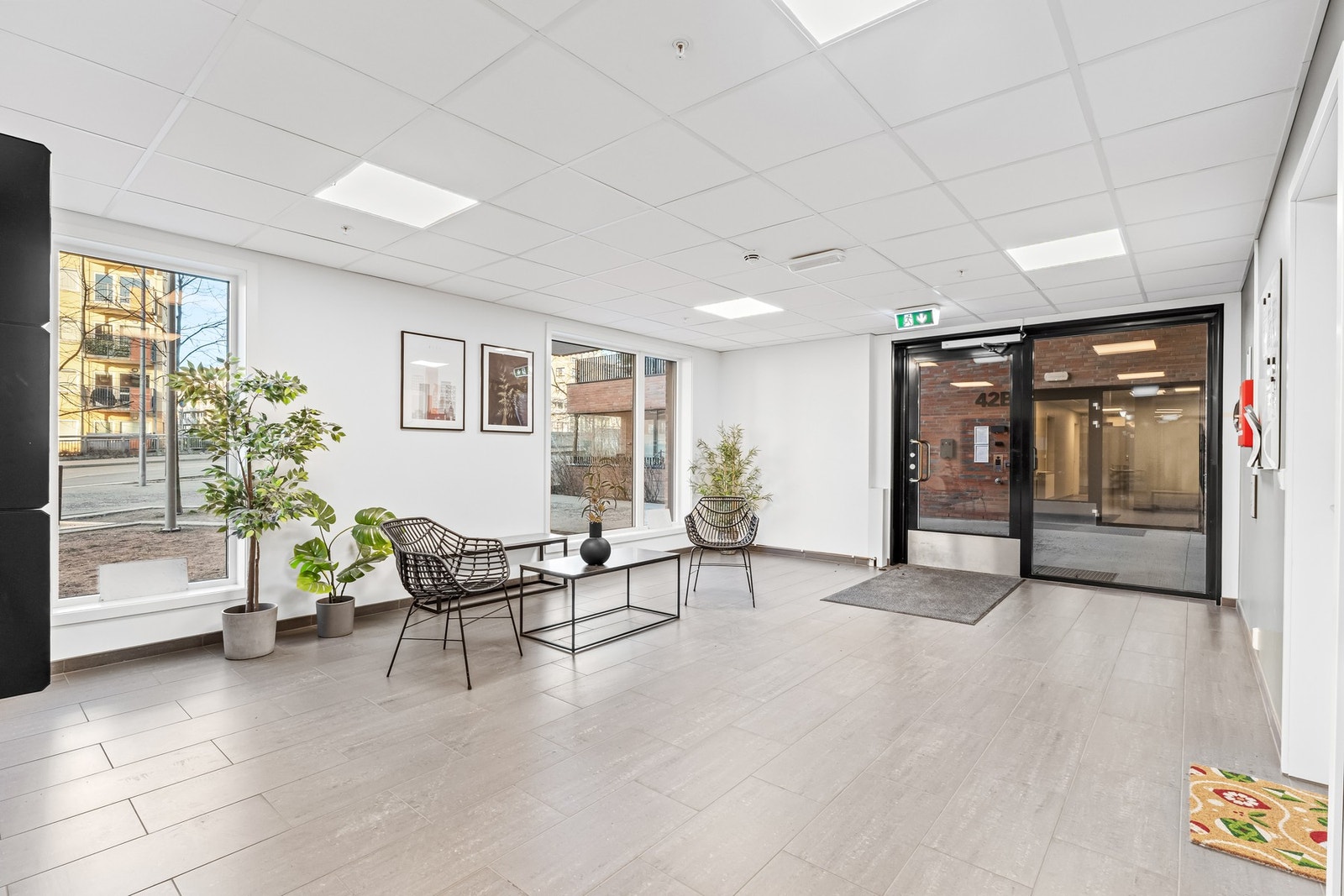Velkommen til Bøkkerveien 42a og Rosmarin D1 og D2 sameie. Her har du flotte inngangspartier med sitteplass Galleribilde