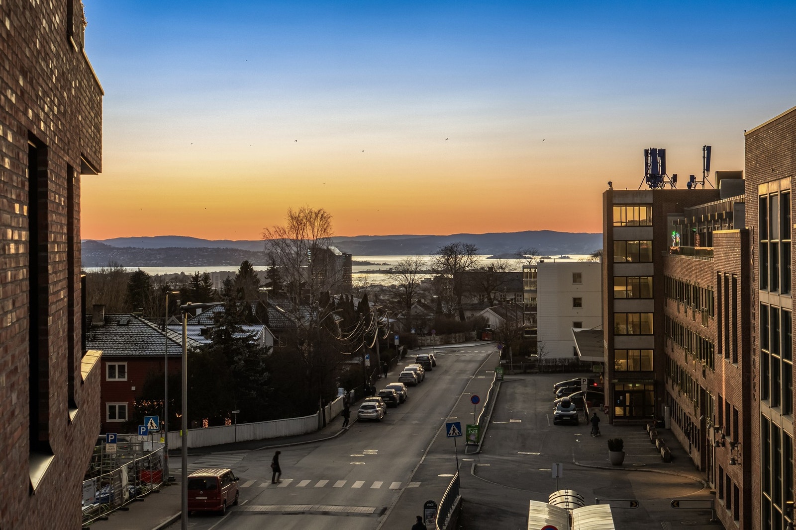 Boligen har bl.a. fjordutsikt, 2 balkonger, 2 bad, 2 boder og mye mer - Følg med videre Galleribilde