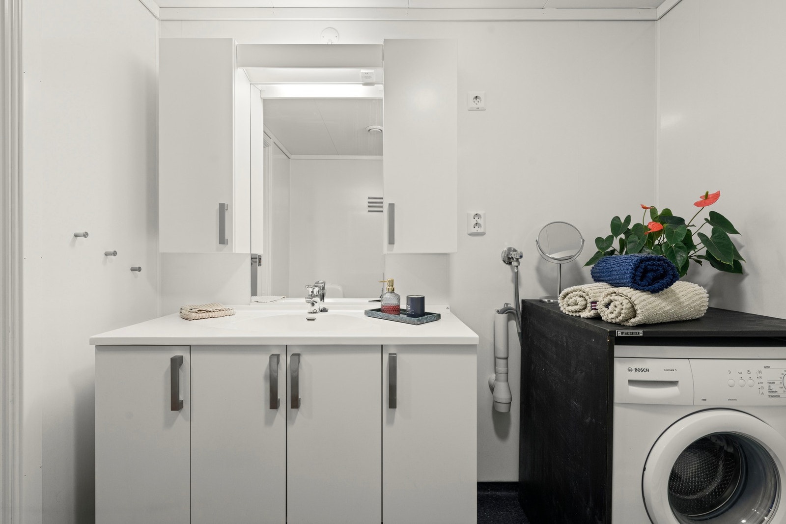 God oppbevaring- og benkeplass. Galleribilde