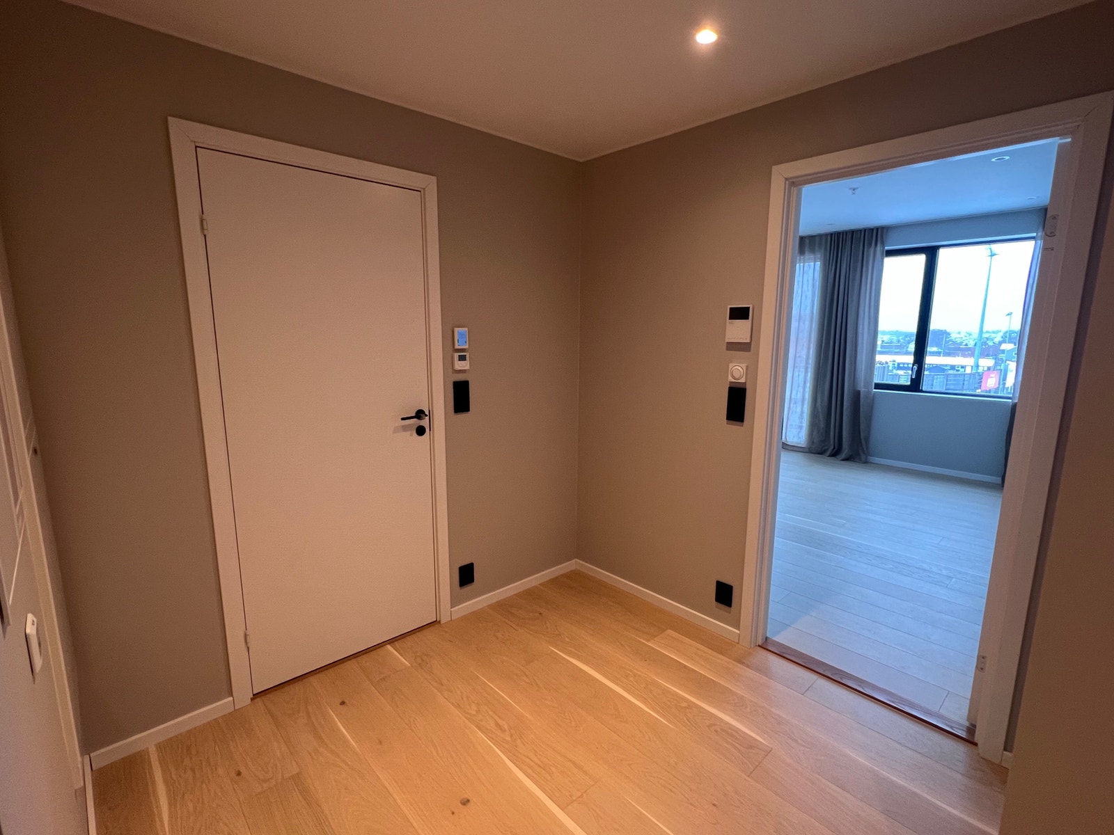 Gang sett mot stue og bad Galleribilde