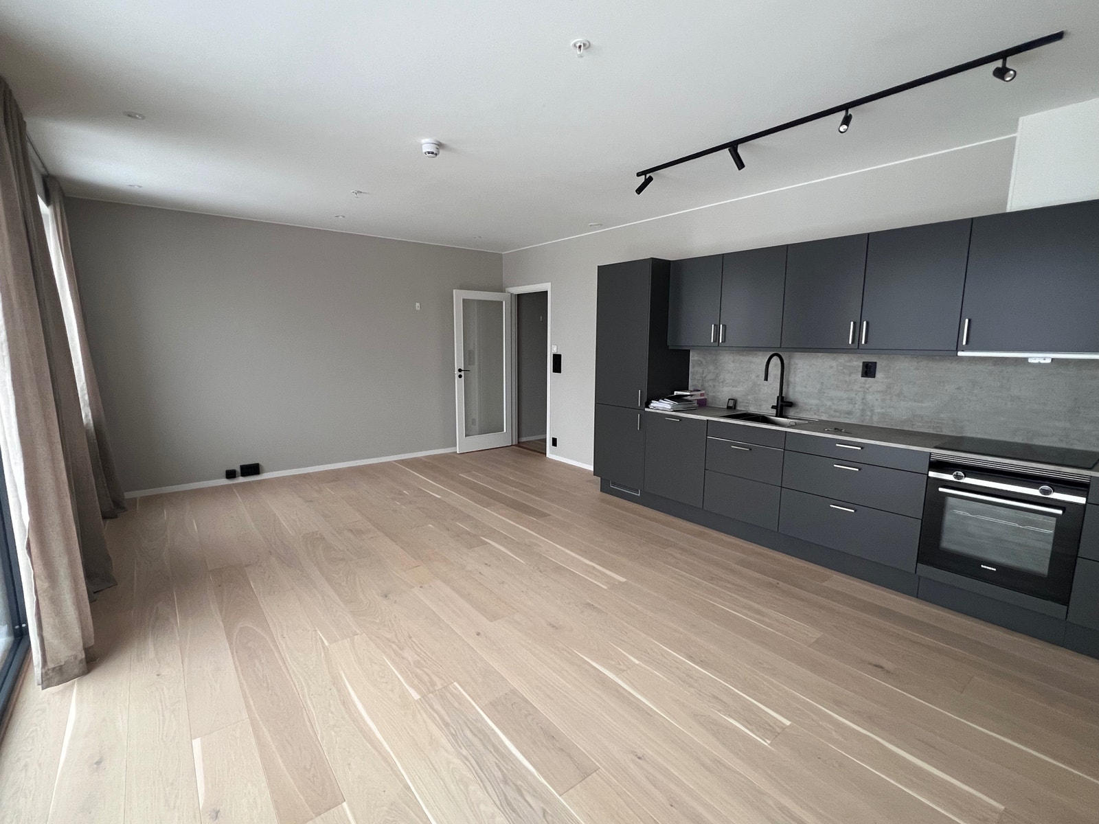 Stue sett fra balkong Galleribilde