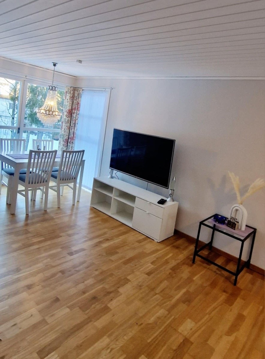 Tv med dekoder inkludert i leien Galleribilde